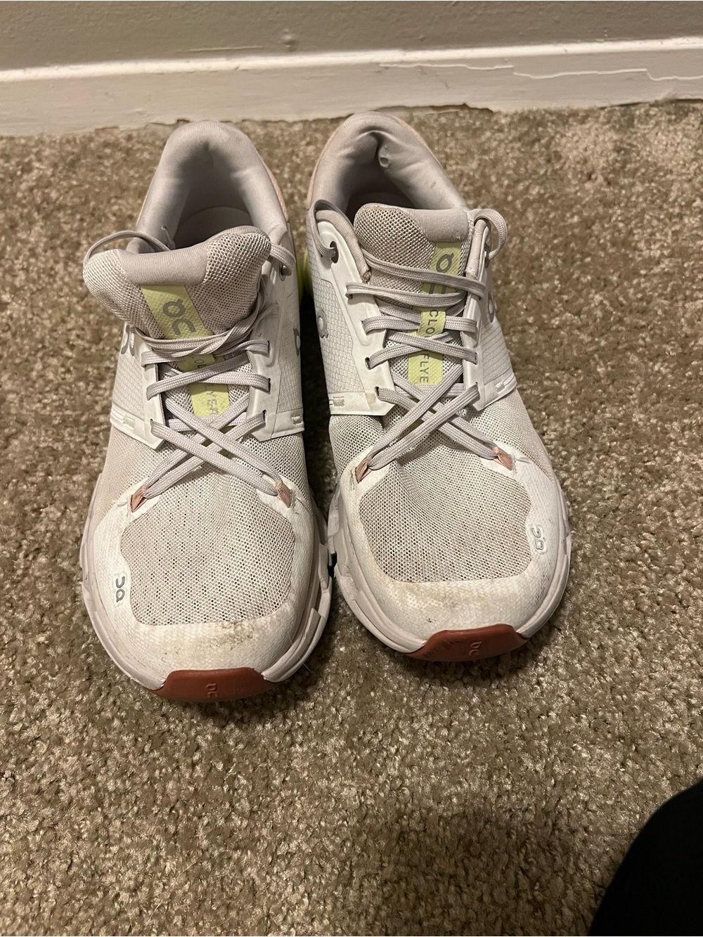 On cloudflyer 4 woman’s 9.5 running shoe - Picture 6 of 11